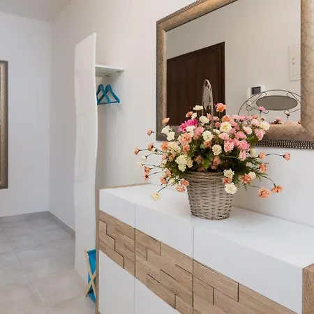 Free Private Garage *