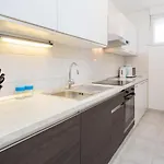 Apartment Free Private Garage *