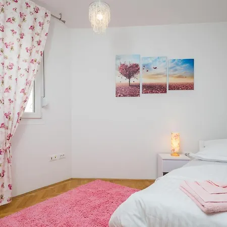 Free Private Garage Appartement *