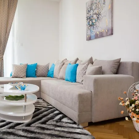 Free Private Garage Split