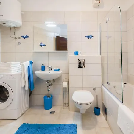 Free Private Garage Split