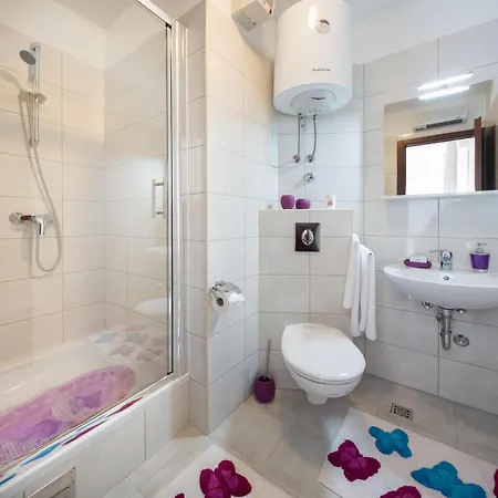 Free Private Garage Appartement Split